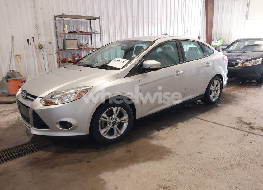 Photo 2 of 2013 Ford Focus SE (VIN 1FADP3F26DL348726)