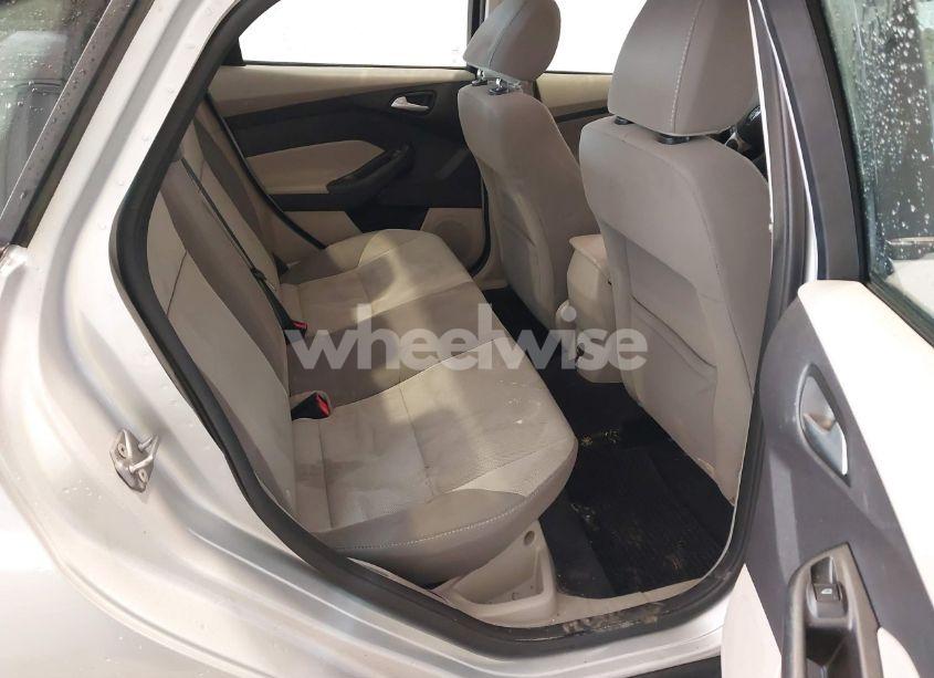 Photo 8 of 2013 Ford Focus SE (VIN 1FADP3F26DL348726)