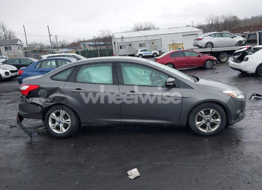 Photo 12 of 2013 Ford Focus SE (VIN 1FADP3F26DL358995)