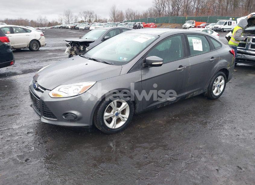 Photo 2 of 2013 Ford Focus SE (VIN 1FADP3F26DL358995)
