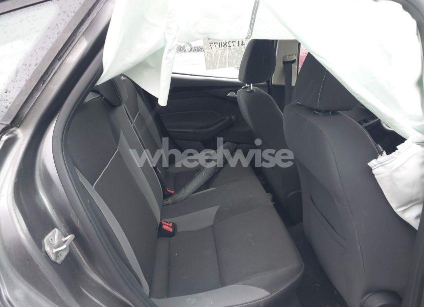 Photo 8 of 2013 Ford Focus SE (VIN 1FADP3F26DL358995)