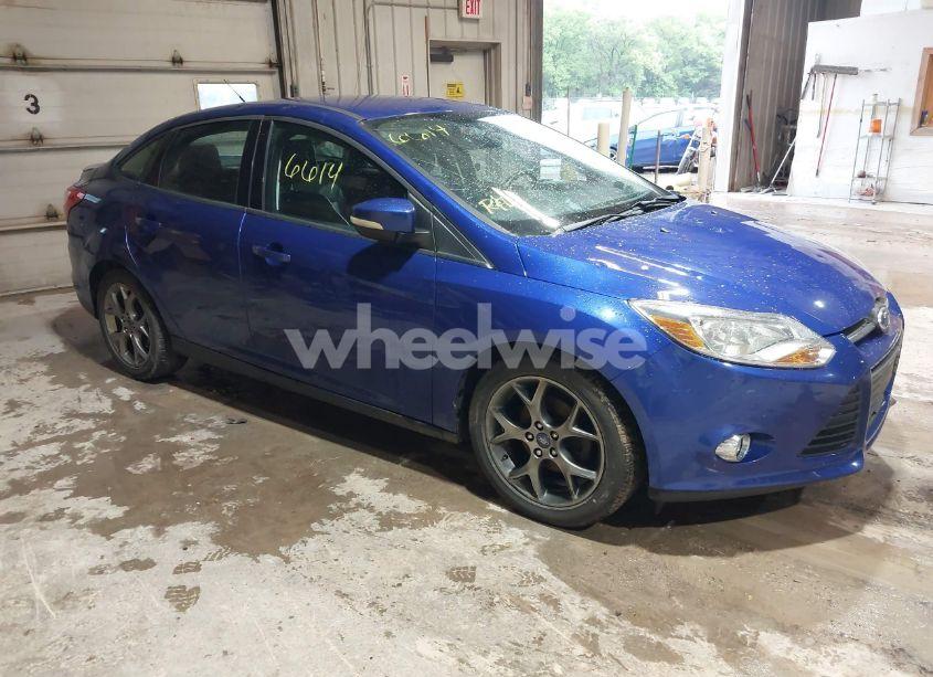 2013 Ford Focus SE (VIN 1FADP3F26DL383640) main photo