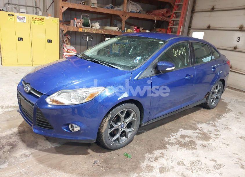 Photo 2 of 2013 Ford Focus SE (VIN 1FADP3F26DL383640)