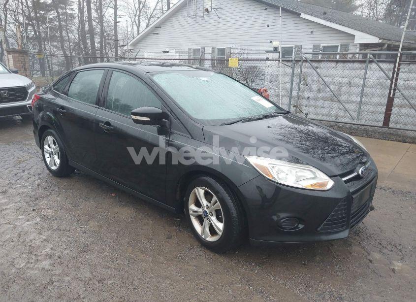 2014 Ford Focus SE (VIN 1FADP3F26EL166980) main photo