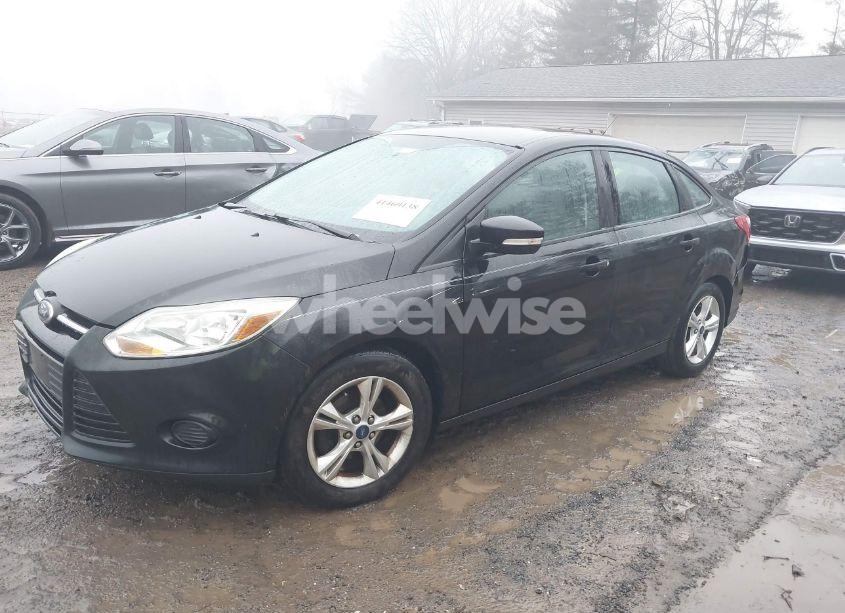 Photo 2 of 2014 Ford Focus SE (VIN 1FADP3F26EL166980)