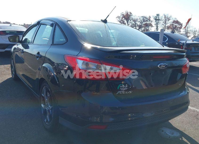Photo 3 of 2014 Ford Focus SE (VIN 1FADP3F26EL179132)