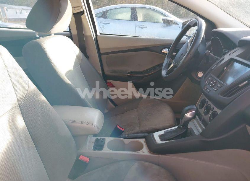 Photo 5 of 2014 Ford Focus SE (VIN 1FADP3F26EL179549)