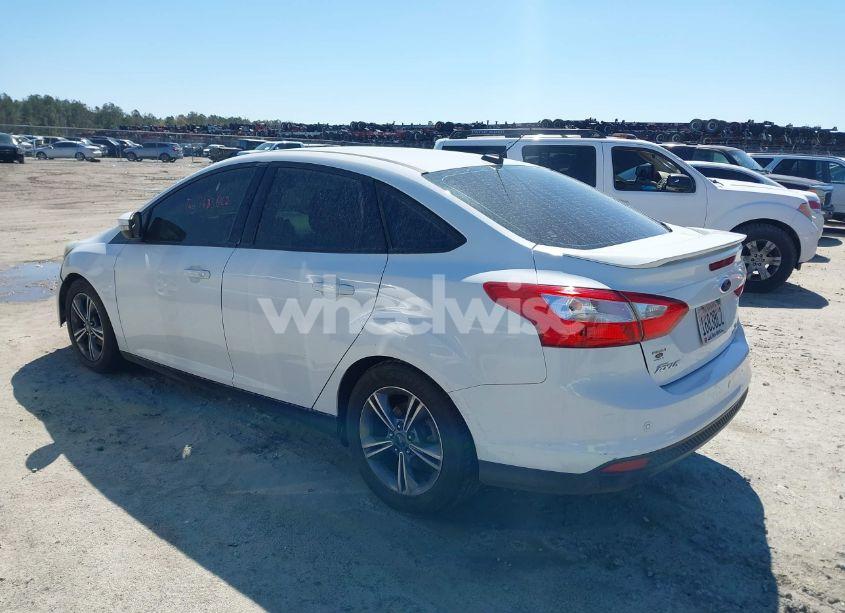 Photo 3 of 2014 Ford Focus SE (VIN 1FADP3F26EL190261)