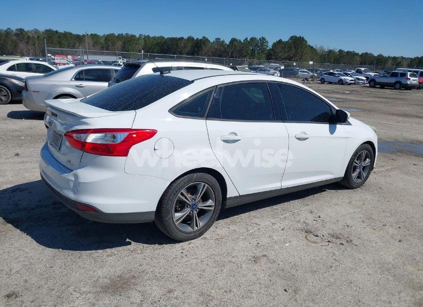 Photo 4 of 2014 Ford Focus SE (VIN 1FADP3F26EL190261)