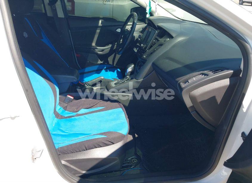 Photo 5 of 2014 Ford Focus SE (VIN 1FADP3F26EL190261)