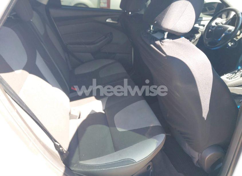 Photo 8 of 2014 Ford Focus SE (VIN 1FADP3F26EL190261)