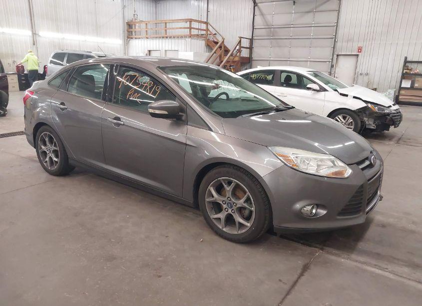 2014 Ford Focus SE (VIN 1FADP3F26EL209875) main photo
