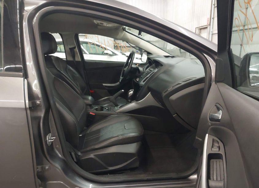 Photo 5 of 2014 Ford Focus SE (VIN 1FADP3F26EL209875)