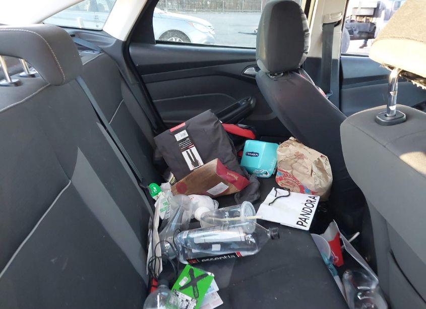 Photo 8 of 2014 Ford Focus SE (VIN 1FADP3F26EL209987)