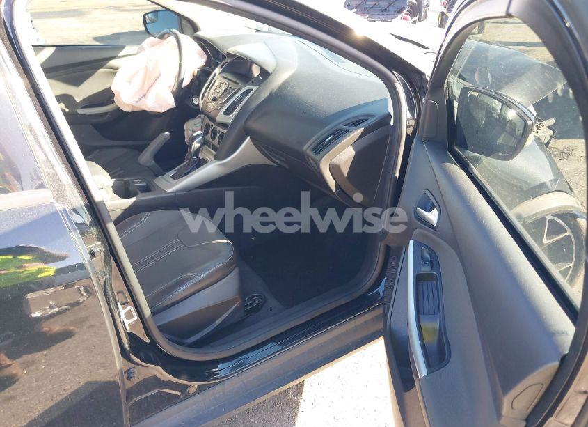 Photo 5 of 2014 Ford Focus SE (VIN 1FADP3F26EL216373)