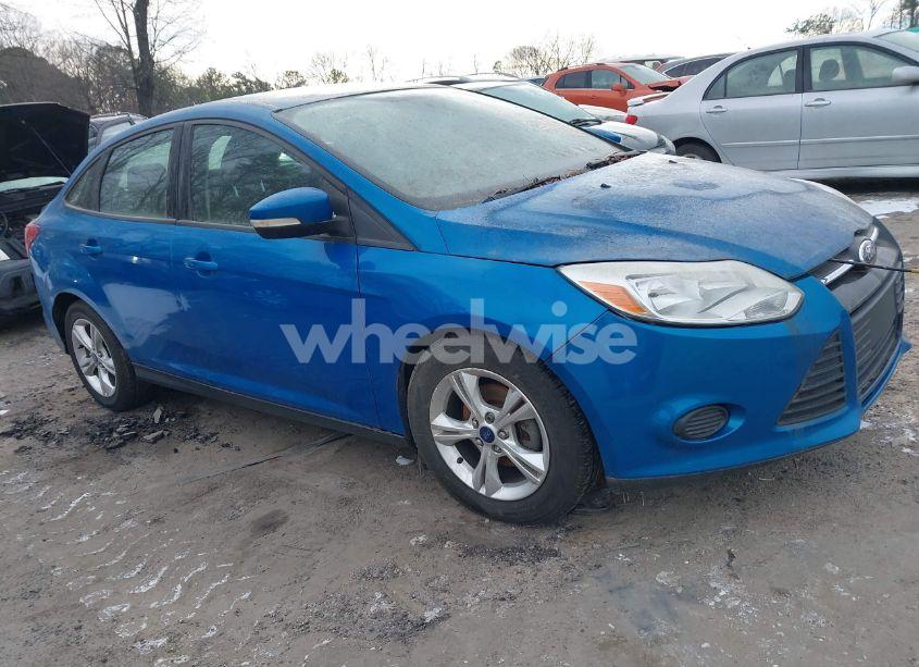 2014 Ford Focus SE (VIN 1FADP3F26EL243797) main photo