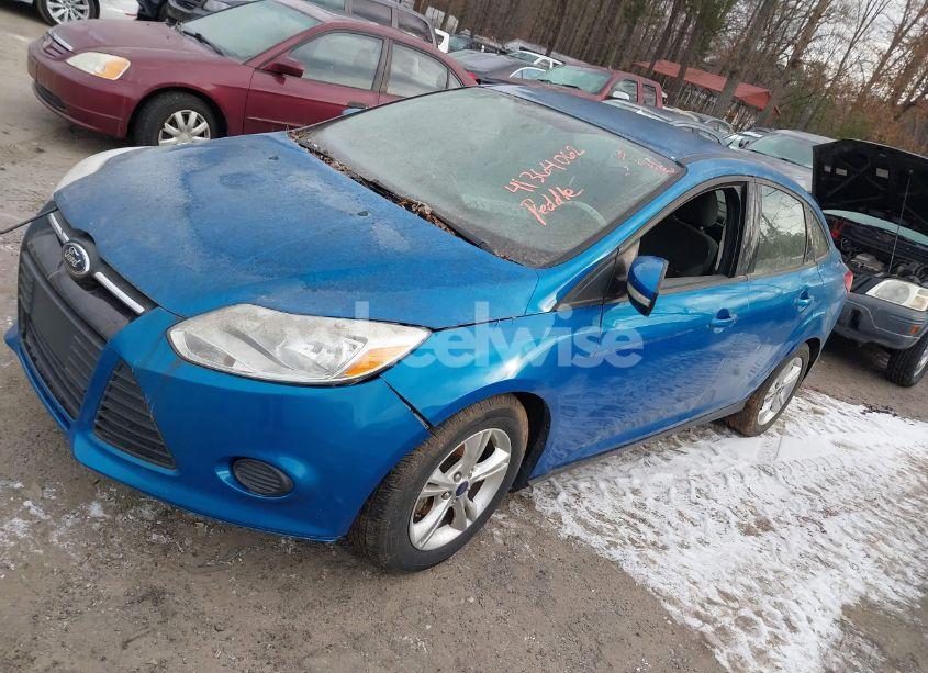 Photo 2 of 2014 Ford Focus SE (VIN 1FADP3F26EL243797)
