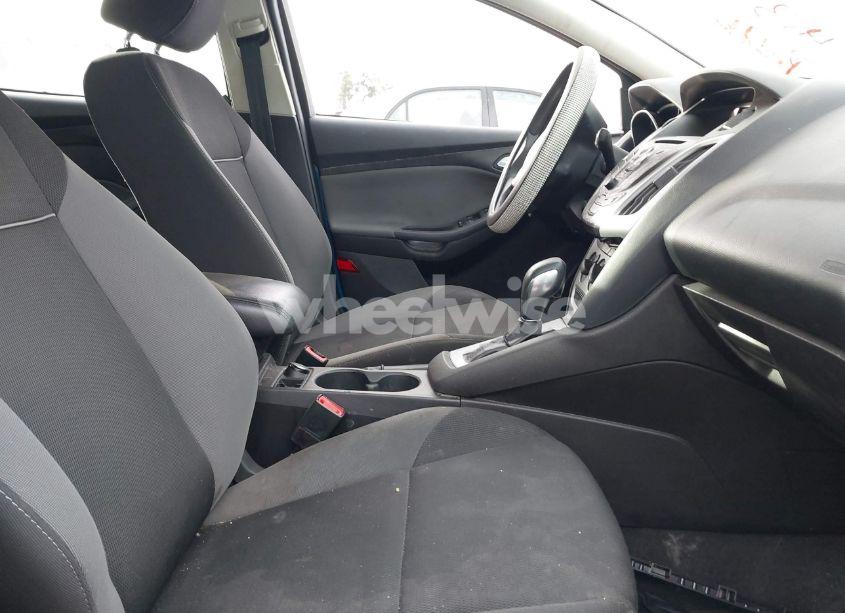 Photo 5 of 2014 Ford Focus SE (VIN 1FADP3F26EL243797)