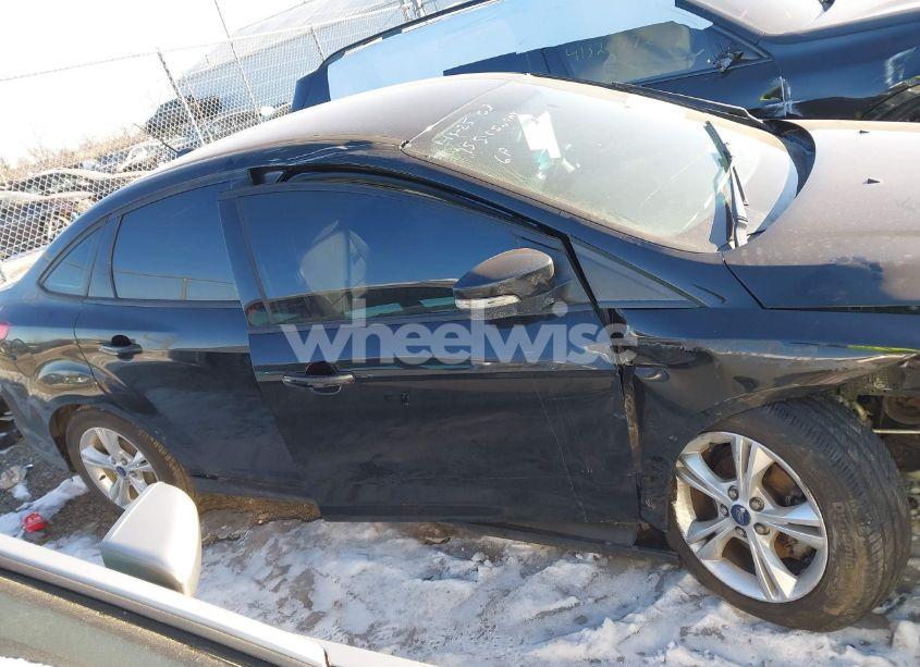 Photo 12 of 2014 Ford Focus SE (VIN 1FADP3F26EL245517)