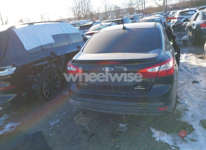 Photo 15 of 2014 Ford Focus SE (VIN 1FADP3F26EL245517)