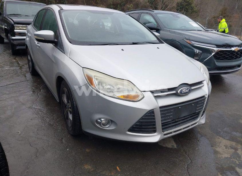 2014 Ford Focus SE (VIN 1FADP3F26EL251334) main photo