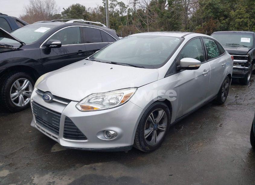 Photo 2 of 2014 Ford Focus SE (VIN 1FADP3F26EL251334)