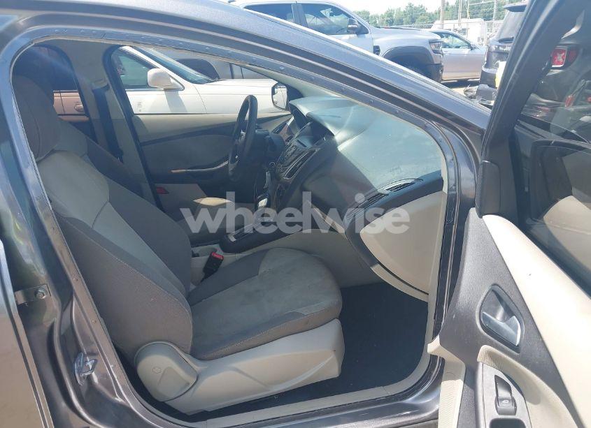 Photo 5 of 2014 Ford Focus SE (VIN 1FADP3F26EL254069)