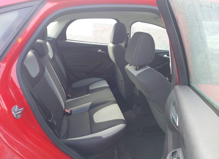 Photo 8 of 2014 Ford Focus SE (VIN 1FADP3F26EL268117)