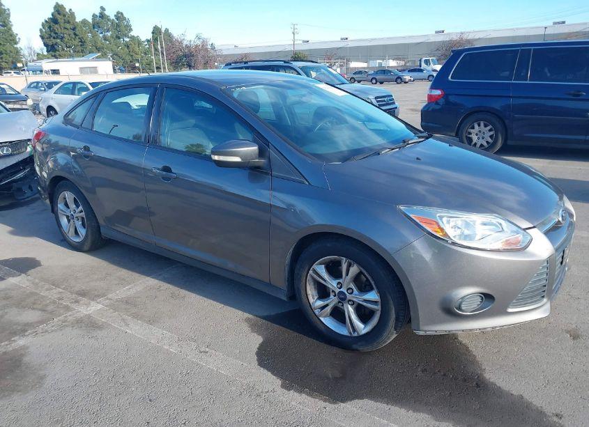 2014 Ford Focus SE (VIN 1FADP3F26EL285290) main photo