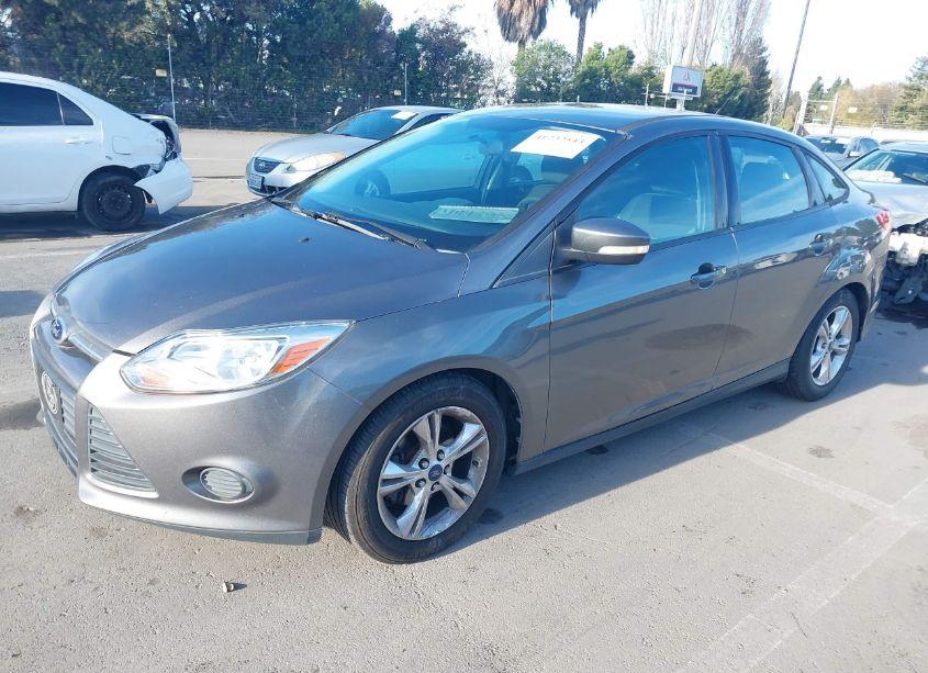Photo 2 of 2014 Ford Focus SE (VIN 1FADP3F26EL285290)
