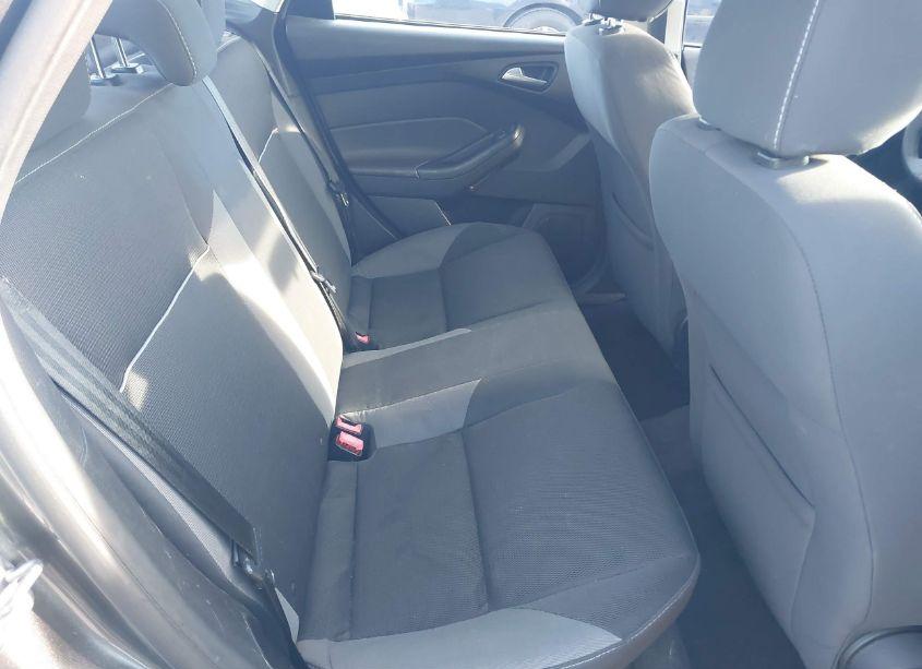 Photo 8 of 2014 Ford Focus SE (VIN 1FADP3F26EL285290)