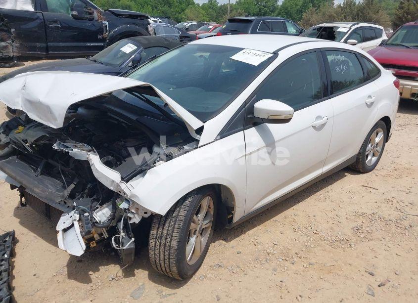 Photo 2 of 2014 Ford Focus SE (VIN 1FADP3F26EL295947)