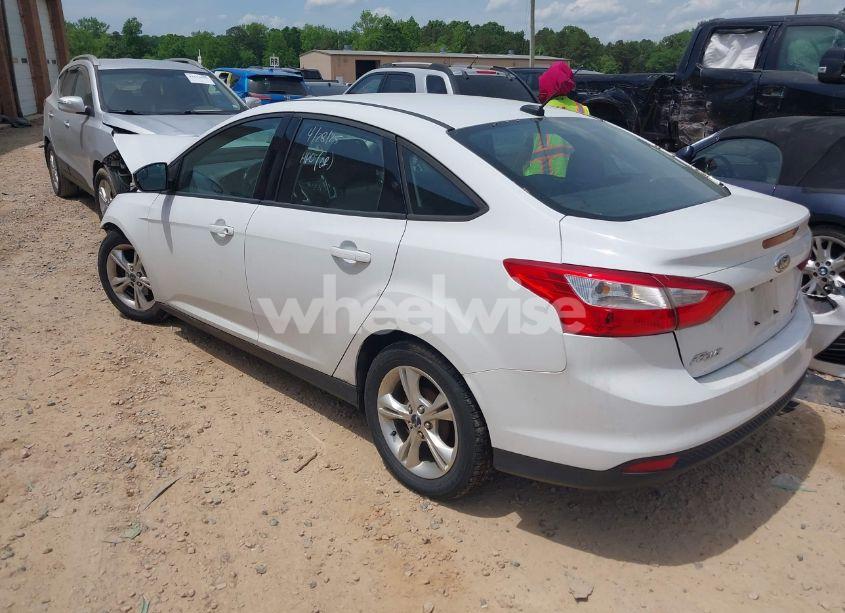 Photo 3 of 2014 Ford Focus SE (VIN 1FADP3F26EL295947)