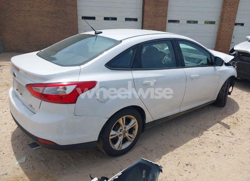Photo 4 of 2014 Ford Focus SE (VIN 1FADP3F26EL295947)