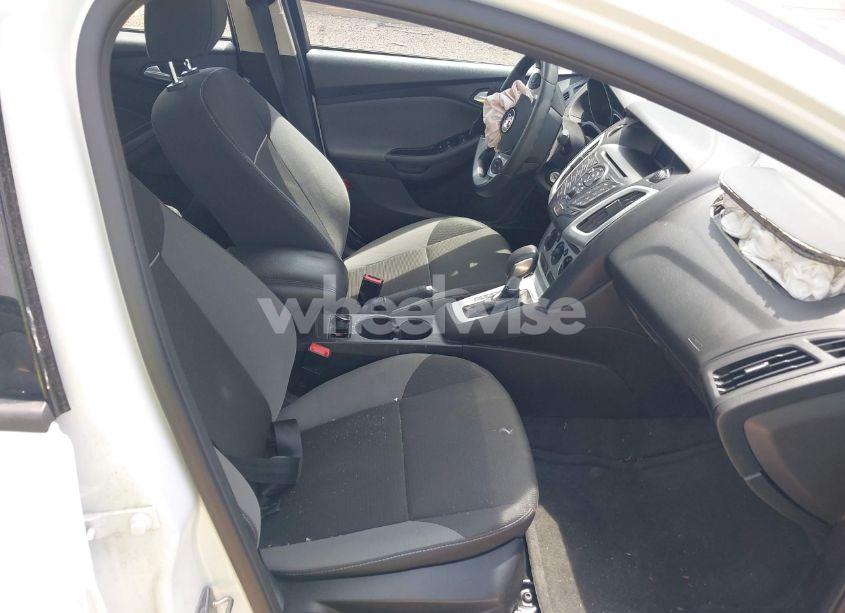 Photo 5 of 2014 Ford Focus SE (VIN 1FADP3F26EL295947)