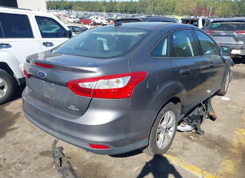 Photo 4 of 2014 Ford Focus SE (VIN 1FADP3F26EL322872)