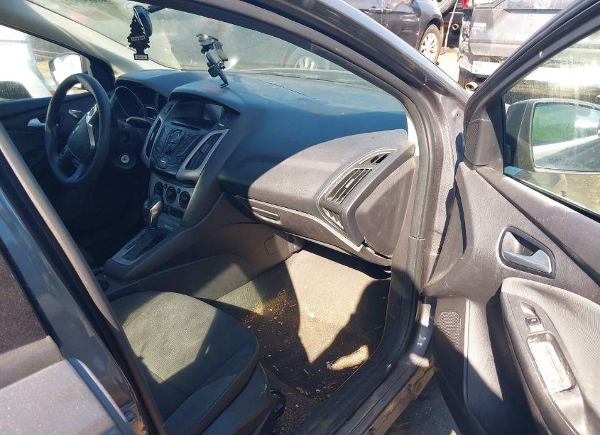 Photo 5 of 2014 Ford Focus SE (VIN 1FADP3F26EL322872)