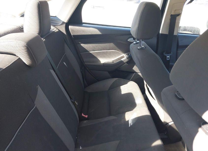 Photo 8 of 2014 Ford Focus SE (VIN 1FADP3F26EL322872)