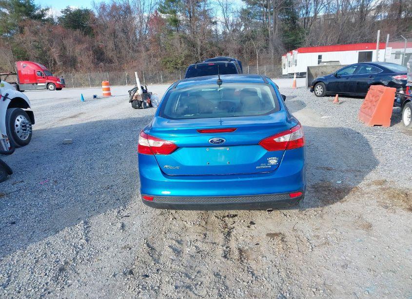 Photo 16 of 2014 Ford Focus SE (VIN 1FADP3F26EL346296)