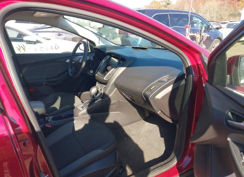Photo 5 of 2014 Ford Focus SE (VIN 1FADP3F26EL353023)
