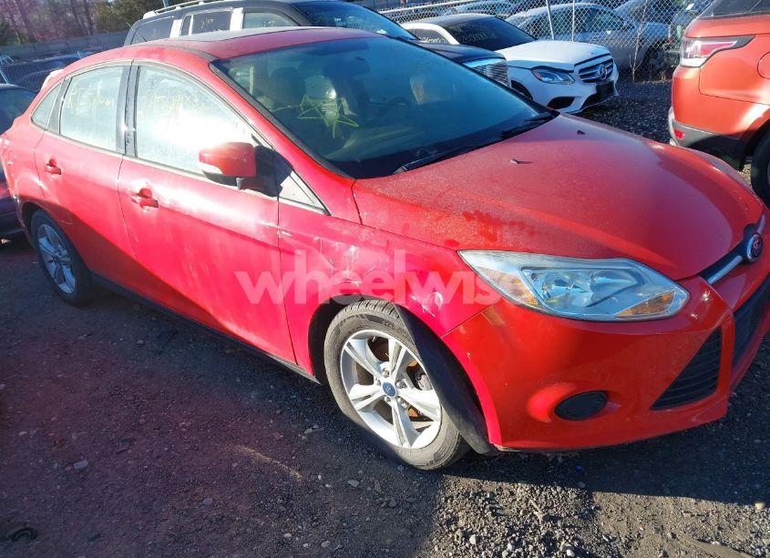 2014 Ford Focus SE (VIN 1FADP3F26EL367424) main photo