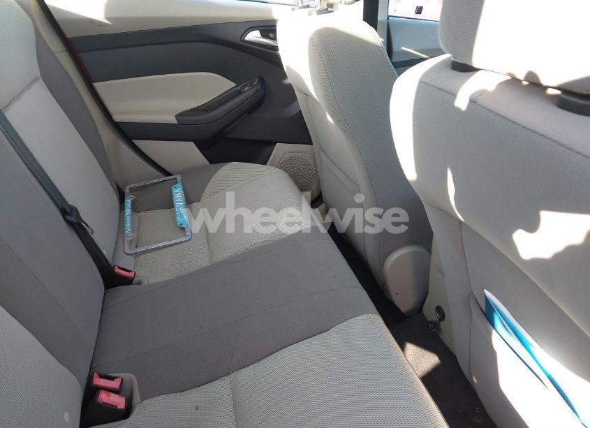 Photo 8 of 2014 Ford Focus SE (VIN 1FADP3F26EL367424)