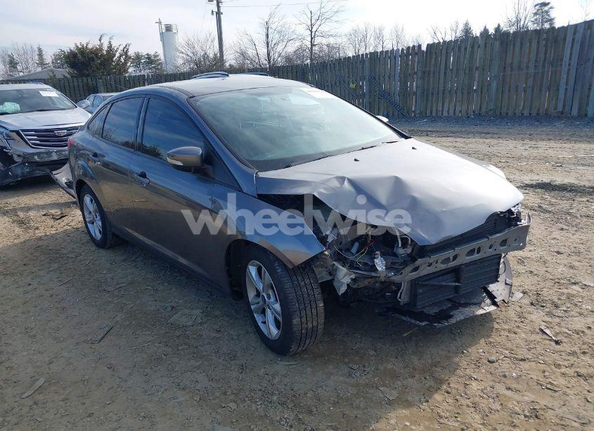 2014 Ford Focus SE (VIN 1FADP3F26EL370629) main photo