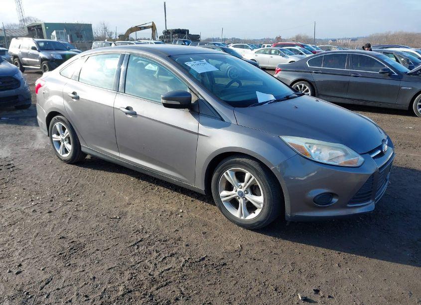 2014 Ford Focus SE (VIN 1FADP3F26EL376429) main photo