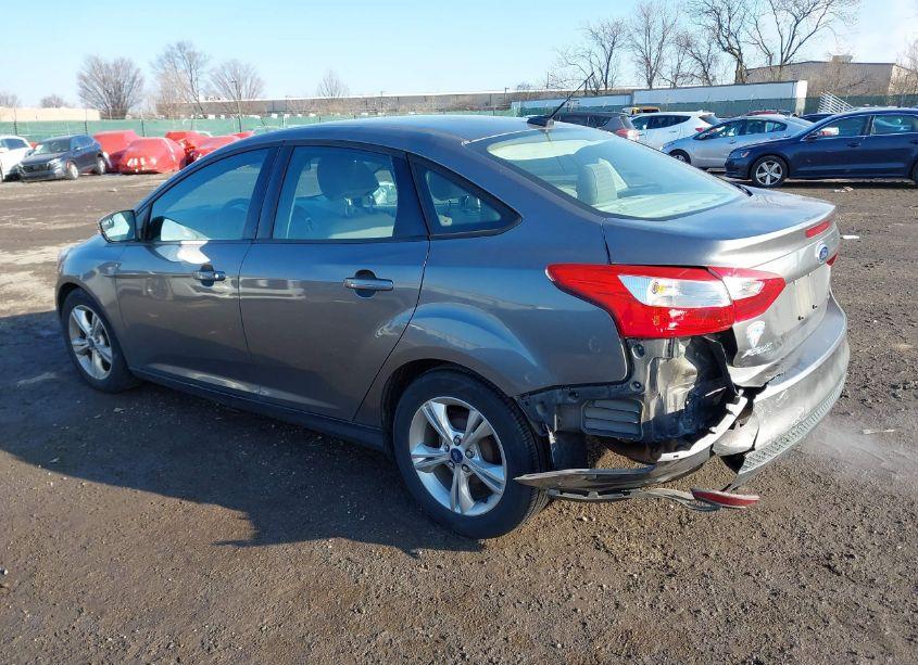Photo 3 of 2014 Ford Focus SE (VIN 1FADP3F26EL376429)
