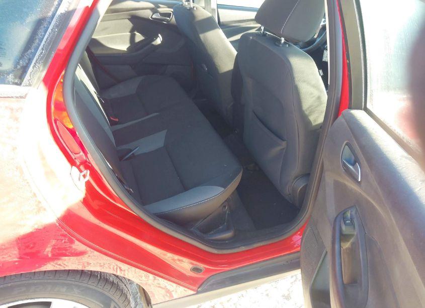 Photo 8 of 2014 Ford Focus SE (VIN 1FADP3F26EL378892)