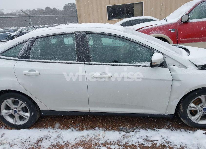 Photo 14 of 2014 Ford Focus SE (VIN 1FADP3F26EL388001)