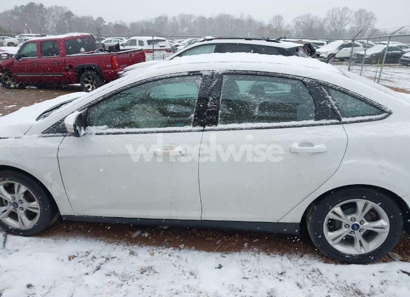 Photo 15 of 2014 Ford Focus SE (VIN 1FADP3F26EL388001)