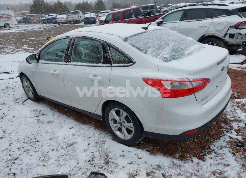 Photo 3 of 2014 Ford Focus SE (VIN 1FADP3F26EL388001)
