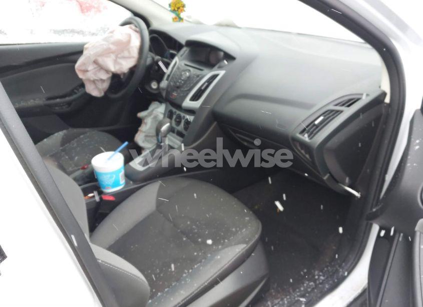 Photo 5 of 2014 Ford Focus SE (VIN 1FADP3F26EL388001)